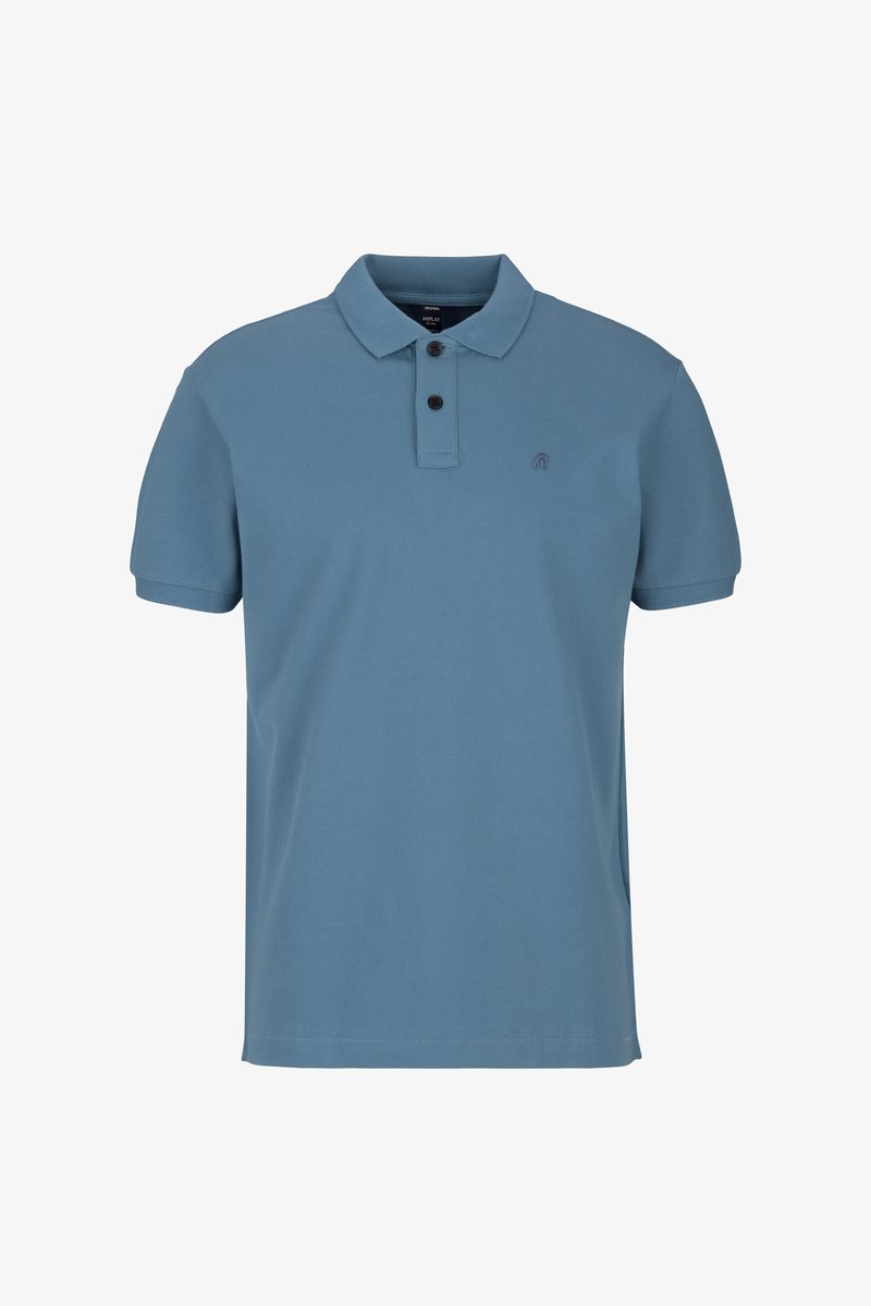 Lichtblauw polo-shirt van katoen, met een klassieke kraag, drieknopenlijst en een klein logo op de linkerkant van de borst.