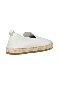 Scarpa bianca slip-on con tomaia in tessuto texturizzato, suola intermedia in juta e suola in gomma. Caratterizzata da un'apertura elasticizzata per un facile indossamento.