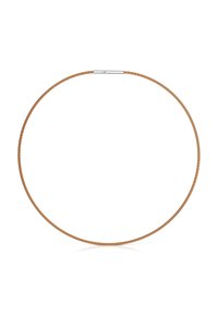 Collar de metal con un diseño circular y suave en un cálido color dorado y un cierre sin costuras en un punto.