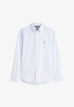 Világoskék, hosszú ujjú, gombos ing gombos gallérral és egy kis Tommy Hilfiger logóval a bal oldali mellrészen.