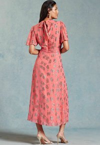 Love & Roses REGULAR FIT różowy