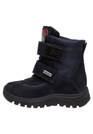 Czarny zimowy dziecięcy but z dwoma regulowanymi paskami na rzep, wytrzymałą podeszwą i naszywkami z logo na paskach i języku.