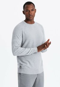 Ombre Strickpullover - grey melange