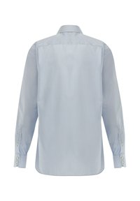 Hellblaues langärmeliges Shirt mit feinem Karomuster, Knopfmanschetten und klassischem Kragen. Glattes Material mit subtiler Glanz.