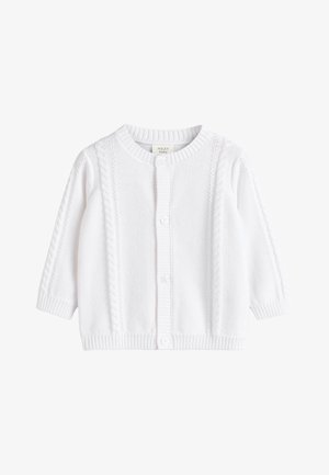 Cardigan bébé tricoté blanc à manches longues, boutonné sur le devant avec un motif torsadé subtil sur le devant et les manches.