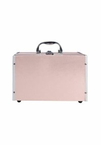 Hårdskal kosmetikæske i lyserød med struktureret overflade, sølv hardware, bærehåndtag og fire små sorte hjul for nem transport.