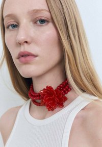 Mango BALL WITH FLOWER DETAIL - Collana - red
