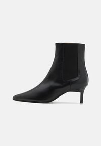 HEEL CHELSEA BOOT - Støvletter - black