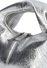 Notre-V Handtas - silver metallic