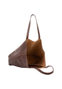 Borsa tote in pelle marrone con esterno liscio, interno in camoscio, apertura ampia, manici lunghi e cuciture visibili lungo le cuciture.