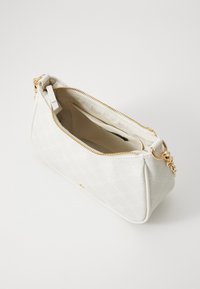 Thumbnail Image 6