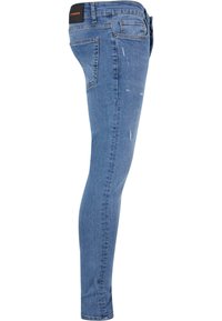 Világoskék farmer skinny nadrág, közepes derékrésszel, enyhe kopással és klasszikus öt zsebes kialakítással. Puha tapintás és rugalmasság.