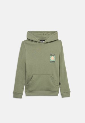 Jasnooliwkowa bluza z kapturem z przednią kieszenią i małym graficznym logo na lewej piersi z napisem "BILLABONG" oraz motywem gwiazdy.