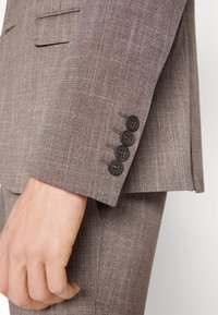 Isaac Dewhirst THE FASHION NOTCH SUIT SET - Anzug - brown