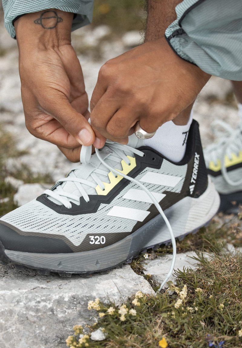 adidas Terrex AGRAVIC FLOW 2.0 - Trail hardloopschoenen - silver/crystal white/lucid lemon