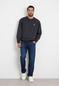 Guess LOGO - Sudadera - schwarz