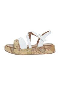 Sandal in pelle bianca con fasce incrociate, soletta imbottita marrone e una piattaforma marrone decorata con un design di una mappa del mondo vintage.