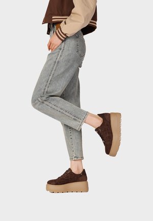Queen Helena, X35-15 - Sneakers basse - marrone