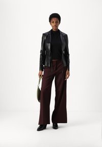 Pinko BENEDETTI PANTALONE - Nohavice - bordeaux intenso