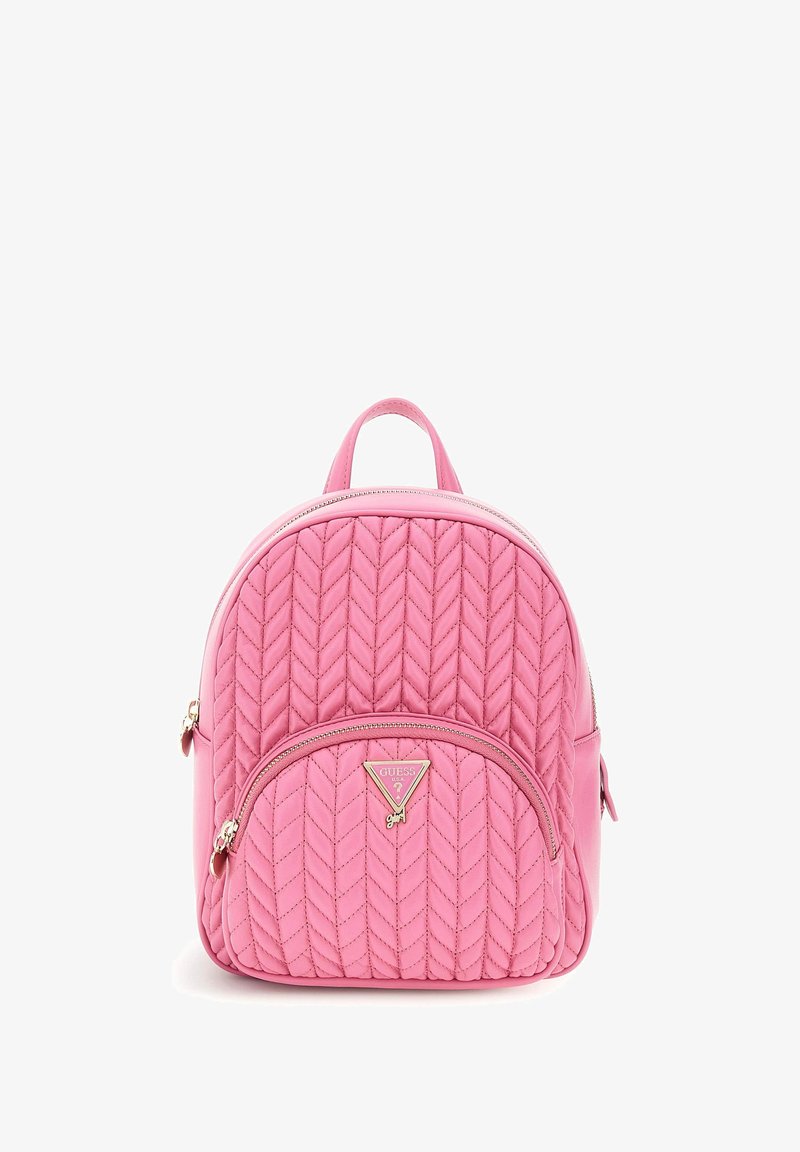 Vaaleanpunainen vannottu reppu, jossa on pyöreä muoto, etutaskussa vetoketju ja ylhäällä kantokahva. Varustettu hopeansävyisillä yksityiskohdilla ja logopainatuksella.