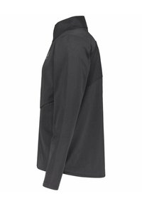 Schwarzer Pullover mit langen Ärmeln und hohem Kragen, der eine glatte Textur aufweist und ein kontrastierendes Stoffpaneel über dem oberen Rücken hat.