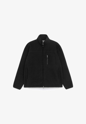 Schwarze Fleecejacke mit hohem Kragen, vollem Reißverschluss und einer Brusttasche. Verfügt über einen strukturierten Stoff und seitliche Taschen für zusätzlichen Nutzen.