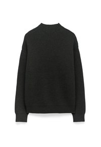 Pullover grigio scuro a coste con colletto alto, spalle cadenti e maniche lunghe. Il materiale appare morbido e texturizzato. Nessun abbellimento visibile.