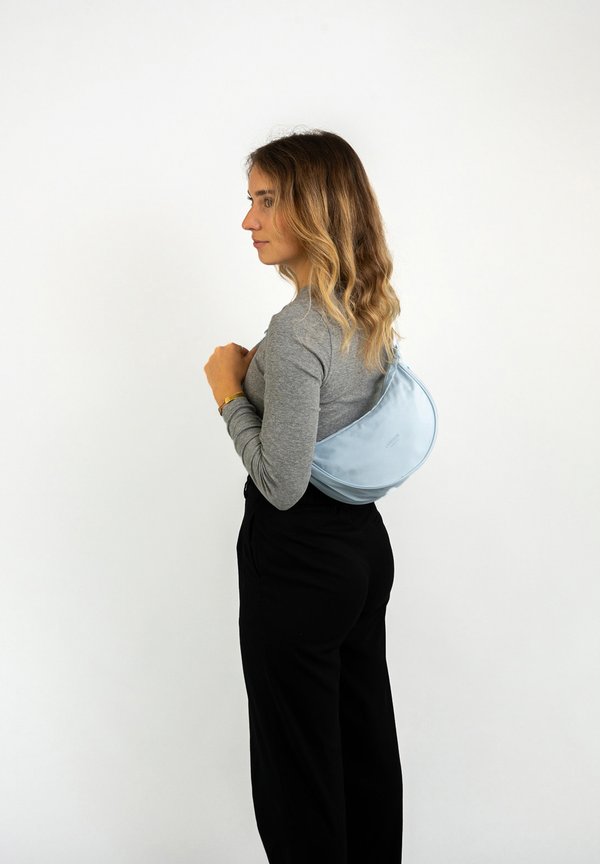 SOLVEIG SMALL HALF MOON  - Umhängetasche