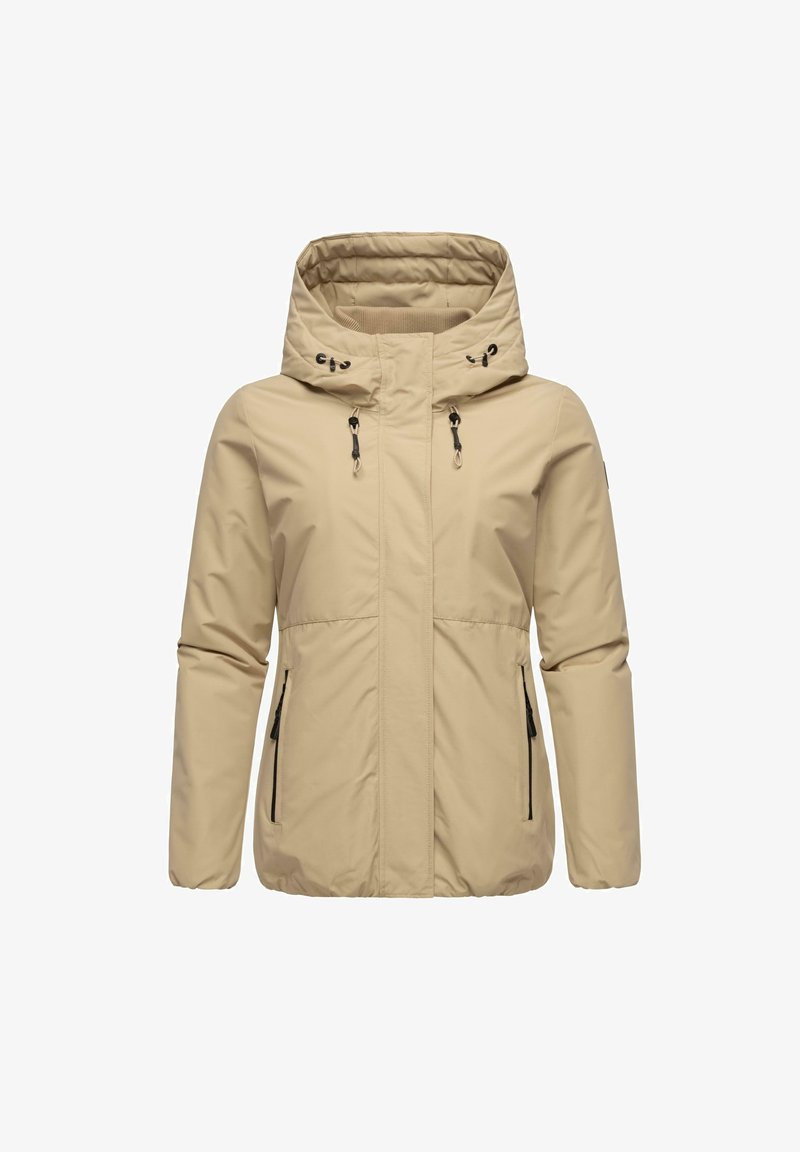 Giacca impermeabile beige con cappuccio, chiusura con zip, due tasche laterali e cordini regolabili, caratterizzata da una trama liscia e un design minimalista.