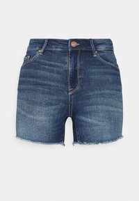Shorts de mezclilla en azul oscuro, con un dobladillo deshilachado, diseño clásico de cinco bolsillos y cierre de botón de cobre en la cinturilla.