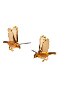 Pendientes en forma de pájaro hechos de resina en tonos marrón y dorado, con ojos de cuentas negras y acentos detallados en las alas, que cuentan con postes de metal.