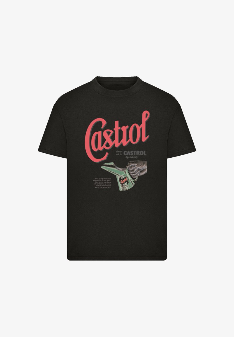 Schwarzes T-Shirt mit vintage Castrol-Logo in Rot und einer Illustration einer Hand, die eine grüne Castrol-Öldose hält.