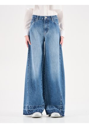 AZZURRI A GAMBA LARGA CON - Wide Leg - light blue