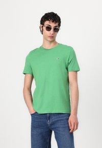 Tommy Jeans JASPE SLIM TEE - Pamata T-krekls - coastal green htr