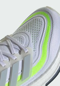 adidas Performance ULTRABOOST LIGHT - Hardloopschoenen voor op de weg - cloud white blue lucid lemon