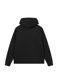 Czarna bluza z kapturem o luźnym kroju. Posiada gładką strukturę, długie rękawy i prosty design bez widocznych logo czy wzorów.