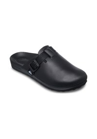 Sabots noirs sans lacets en matériau synthétique lisse, dotés d'une bride texturée avec boucle réglable et d'une semelle en caoutchouc moulée.