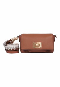 Hnedá kožená crossbody taška s text�úrovaným povrchom, obdĺžnikovým tvarom, zlatými kovovými detailmi a kontrastným textilným popruhom s potlačou.