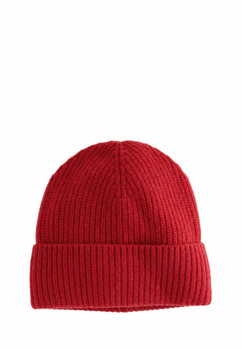 Kootud punane beanie müts ribakonstruktsiooniga ja volditud äärisega. Ülemine osa on sile, ilma lisakaunistusteta.