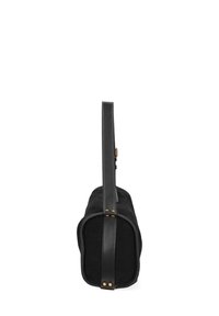 Borsa nera in lana con forma arrotondata, tracolla in pelle e dettagli in metallo dorato. Presenta una superficie texturizzata e una base piatta per la stabilità.