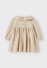 Beige-weiß gestreiftes Kleid mit Rüscheneinsatz, langen Ärmeln und fünf Knopfverschlüssen auf der Vorderseite, ausgestattet mit einem gerafften Taillendetail.