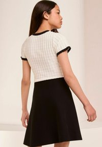 Lipsy REGULAR FIT - Abito in maglia - black  white