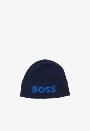 Beanie in maglina navy con design a risvolto e logo "BOSS" blu in evidenza. Texture morbida, motivo a coste e vestibilità aderente.