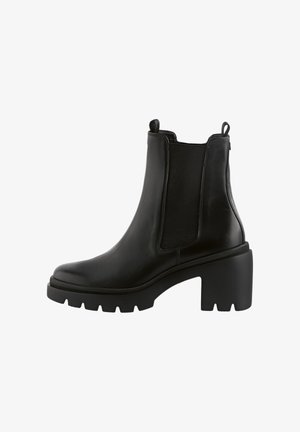 Botte de cheville en cuir noir avec un talon épais, des panneaux latéraux élastiques et une semelle texturée, présentant une finition lisse et une languette de tirage bouclée.