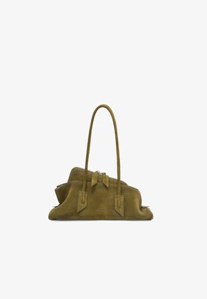 Sac d'épaule en daim vert olive avec double poignée, compartiment principal zippé et structure souple et lâche.