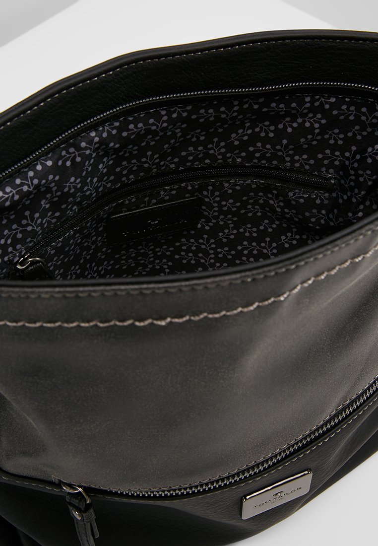TOM TAILOR ELIN CROSS BAG Skulderveske schwarz Zalando.no TOM TAILOR ELIN CROSS BAG Skulderveske white Zalando.no