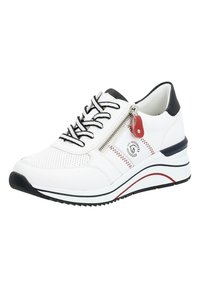 Baskets blanches en cuir texturé avec accents noirs et une fermeture éclair latérale. Modèle à lacets avec détails en métal rouge. Semelle épaisse et rembourrée.