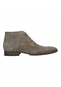 Grijze suède enkellaars met een puntige neus, vijf oogjes en een bruine leren zool. Gladde textuur met minimale stikdetails.