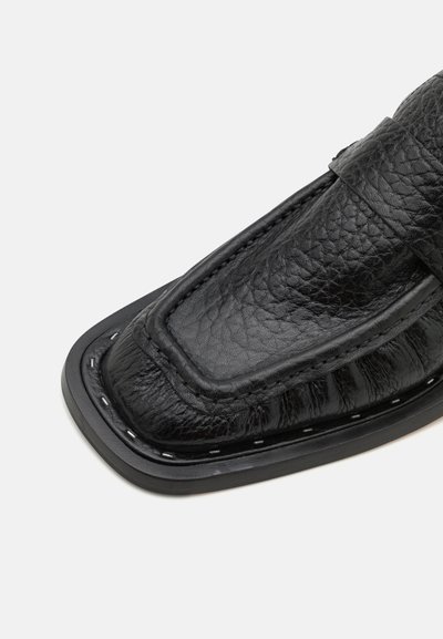MIISTA AIRI LOAFERS - Belebújós cipők - black