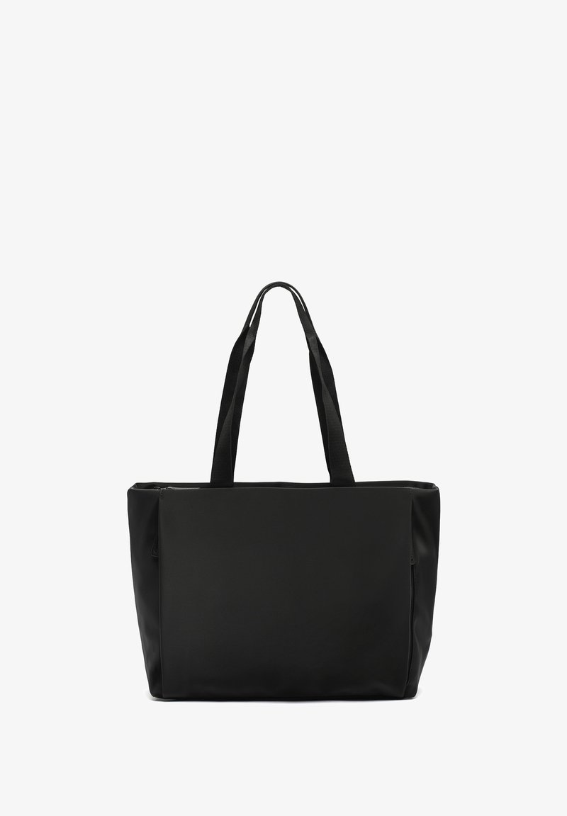 Czarna torba na ramię wykonana z gładkiego materiału, z dwoma szerokimi uchwytami i prostokątnym kształtem. Projekt jest minimalistyczny, bez widocznych akcentów.